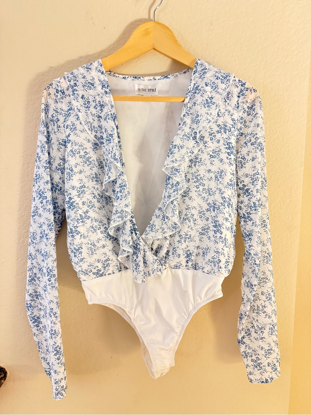 In The Style Laura Jade Blue Floral Ruffle V-Neck Bodysuit T02